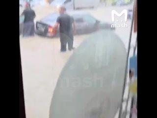 Мощный селевой поток бушует в горах Дагестана. Стихия разыгралась — из-за камнепада Унцукульский район отрезало от... (видео)