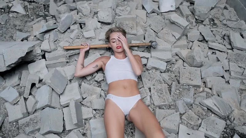 Miley Cyrus Wrecking Ball ( Caked Up