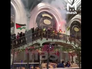 Масштабные протесты против политики жёсткой экономии — во Франции. Участники "Заблокируем всё" перекрывают дороги,... (видео)