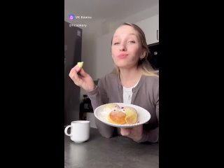Сырники САМЫЕ НЕЖНЫЕ🧡  Такие творожные внутри - тают во рту. Воздушные! Рецепт подходит для сковородки, духовки и... (видео)