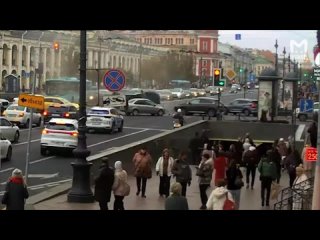 В центре Петербурга произошла массовая авария с участием пяти машин. Водитель черной Audi попытался проскочить... (видео)