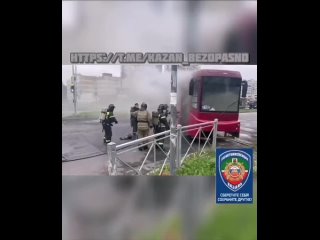 На Дубравной трамвай загорелся прямо с пассажирами в салоне  Пассажиров вовремя эвакуировали. Никто не пострадал. (видео)