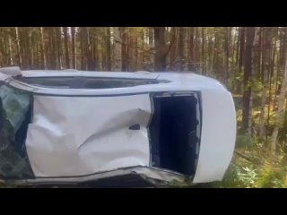 ‼️У Lada Vesta заклинило руль на трассе — машина вылетела в кювет, трижды перевернулась и чуть не убила водителя.  У... (видео)