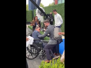 Звезда культового фильма "Назад в будущее" Майкл Джей Фокс посетил финал турнира Большого шлема в Нью-Йорке  Актеру... (видео)