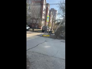По словам нашего подписчика, напротив дома Ельцовская, 6 неадекватный водитель проехал по пешеходному переходу, сбил... (видео)