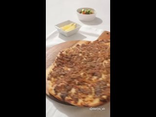 Лепешки «Лахмаджун»😋  Ингредиенты: - мука - 360 гр - вода - 240 мл - дрожжи - 1 ч.л - соль - 1 ч.л - сахар - 1 ч.л ... (видео)