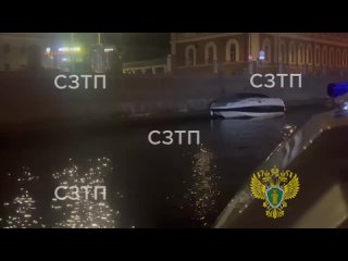 Вчера вечером катер с пассажирами на борту по техническим причинам потерял ход, дрейфовал в акватории реки... (видео)