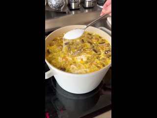 Как же я обожаю этот суп 🤤 готова есть его вновь и вновь! 🔥  СЫРНЫЙ КУРИНЫЙ СУП С ШАМПИНЬОНАМИ  ✔600г куриных... (видео)
