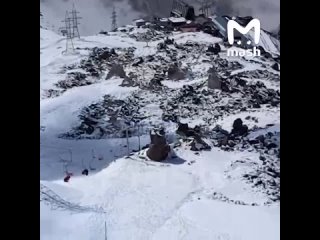 Туристы из Татарстана застряли на Эльбрусе после обрыва канатной дороги  Туристы остались без теплой одежды, документов... (видео)