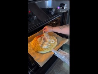 🧀Хачапури по мегрельски  27 гр белка на 1 порцию   На 4 порции :  -250 гр творога 5%  -2 яйца  -100 мл кефира 2,5% ... (видео)