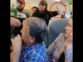 Кавказцы изрезали контролера и пассажиров в автобусе  В подмосковной электричке произошел конфликт между пассажирами и... (видео)