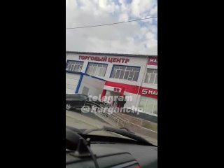 Машина сбила двух детей в Половинном    Одной из девочек 7 лет, сломана челюсть, в тяжелом состоянии, про вторую... (видео)