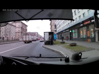 50 пассажиров одну курицу ждали которой пару метров не пройти. - Константин Аброчнов