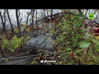 Российские военные прямо на передовой чинят трофейную западную технику, вытачивая запчасти на самодельном фрезерном станке