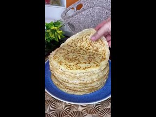 Вкусные блины на кефире😍  Ингредиенты: - кефир - 700 мл - яйцо - 4 шт - соль - по вкусу - сахар - 3-4 ст.л - мука -... (видео)