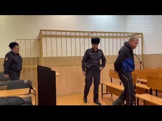 Петродворцовый районный суд заключил под стражу Ивана Новикова, который в ночь на воскресенье... (видео)