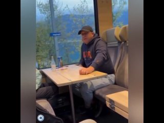 🤬"Что ты, бл*ть, против Русских имеешь?"  В Швейцарии Русскоязычный мужчина стал оскорблять беженцев за Украинскую... (видео)