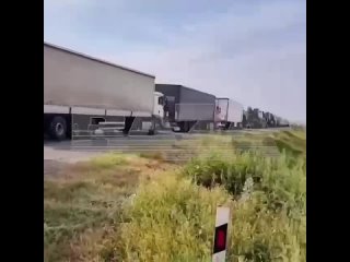 Пробка на границе с Казахстаном оставила российских селлеров без товара (видео)