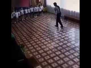 В детском саду произошел инцидент, который вызвал шок у родителей. Дети стали жаловаться на насилие, и родители решили... (видео)