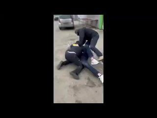 🚨 В 8 регионах России задержаны 9 граждан, призывавшие к убийствам военных, - ФСБ.    Сотрудники ФСБ задержала девять... (видео)