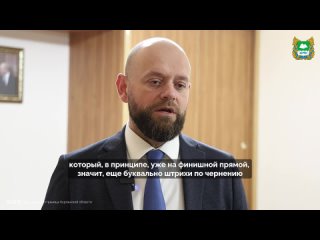 В этом году в Шадринске ремонтируют сразу 15 км дорог и тротуаров, заканчивается обновление 8 школ, горожане получили... (видео)