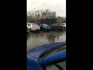 Нижегородец пристыдил водителей за парковку на местах для инвалидов    По словам нашего подписчика, он уже много лет... (видео)