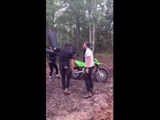 А я думал, что дрон за ним не успеет (видео)