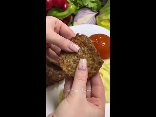 Котлетки из печени с овощами🥕   Ингредиенты: - куриная печень - 350 гр - морковь - 1 шт - картофель - 150-200 гр - лук... (видео)