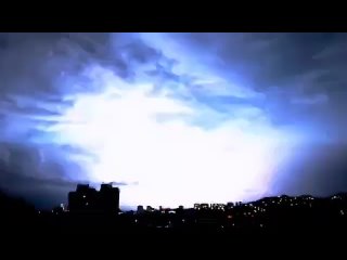 Ночное светопреставление над Сочи  Красотища же... 😍 (видео)
