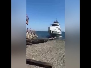 В Турции роскошная яхта затонула через 15 минут после спуска на воду, несмотря на то что её владелец заплатил за неё 1... (видео)