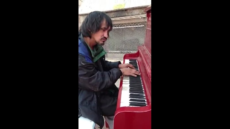 Man on the street plays beautifully