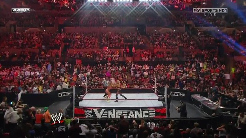 Beth Phoenix vs Eve Torres ( WWE Vengeance