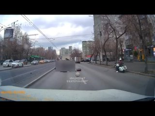 Переебался мамкин гонщик, в голове то не алё что осень пришла🤣 местами гололёд ёпта. - Флюр Рамилевич