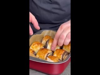 Слойки с маком🥐   Ингредиенты: - мак - 80 гр - молоко - 150-200 мл - сливочное масло - 30 гр - сахар - 4 ст.л -... (видео)