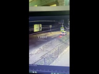 «Не знаю зачем, но мне это очень надо!», — подумал городецкий водитель и украл картонный макет мальчика-школьника на... (видео)