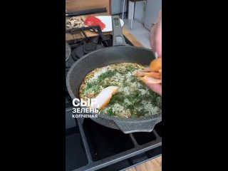 Пицца на кабачковом тесте  КБЖУ на 100 грамм: 118/8.5/4.4/11.3  Ингредиенты: 1 кабачок (примерно 400 гр) 100 гр... (видео)