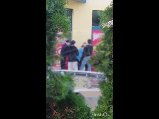 Дерзость подростков перешла границы: драка в «Burger King»  В Сочи, в ресторане быстрого питания на улице Навагинской,... (видео)