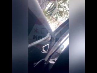 «Я тебя задушу, с*ка. Овца еб*ная. Ты кому факью показываешь?!»   Таксистке из Казани не повезло встретить на дороге... (видео)