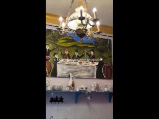 Заведение всего с одним борщом нашли в Пушкине  Дополнительно можно заказать стопку водки и хлеб с салом или бужениной. (видео)