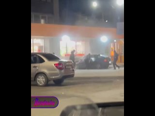 Водитель сбил трех детей и протаранил продуктовый магазин в Свердловской области — две девочки скончались на месте   ... (видео)