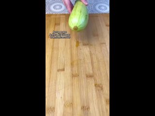 Кабачковые палочки😊  Ингредиенты: - кабачок - 1 шт - соль - по вкусу - перец - по вкусу - чеснок - 3 зубчика  - яйцо -... (видео)