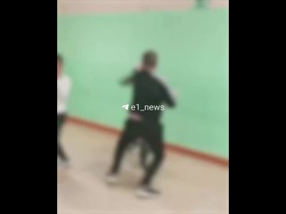 Медиа пишут, что в школе №96 три пятиклассника объединились, чтобы нападать и задирать других учеников  По данным... (видео)