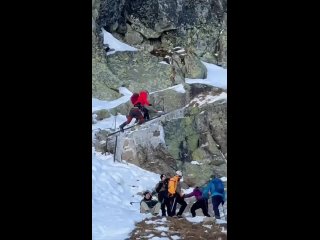 Пара из Литвы поднялась с младенцем на гору и не смогла спуститься    Литовские туристы вместе с девятимесячным... (видео)