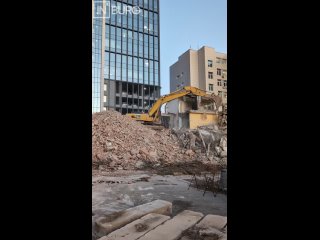 В центре Екатеринбурга начали снос здания психбольницы  На улице Народной Воли демонтируют корпус диспансерного... (видео)