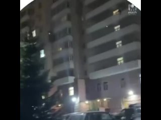 "Я не выживу! Я прыгну!"  Минувшей ночью в Санкт-Петербурге на балконе одного из домов очевидцы зафиксировали тревожное... (видео)