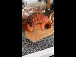 Нежнейшая баранья ножка🔥   Ингредиенты: - баранья нога - 1 шт - перечная паста - 1 ст.л - горчица - 1 ст.л - чеснок -... (видео)