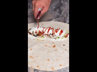 Простые рецепты - это и просто и вкусно! СΕᏦΡΕΤ ΒᏦУСΗΕЙШΕЙ ДОΜΑШΗΕЙ ШΑУΡΜЫ  Инᴦρедиенты (на 2 пορции):... (видео)