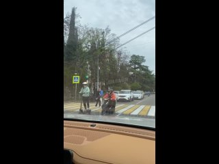 В Заречном районе постоянно дети ездят на самокатах и питбайках на встречке, на красный, ночью с жутким ревом моторов.... (видео)