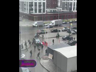 «Координаторы» в Mercedes без номеров следили за дракой мигрантов в московском ЖК    Конфликт начался за пределами ЖК,... (видео)