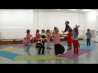 Shkola-oks  фрагмент урока по хореографии с малышами от 3 лет))